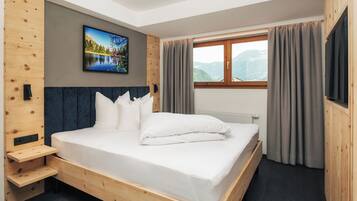 Superior-Suite, Balkon, Bergblick | Zimmersafe, kostenloses WLAN