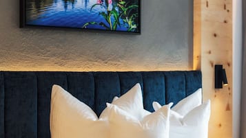 Suite Superior, balkon, pemandangan gunung | 1 kamar tidur, brankas, dan Wi-Fi gratis