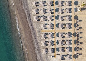 On the beach, free beach cabanas, sun loungers, beach umbrellas - Mosay All Suite Hotel - Adults friendly (Kos)