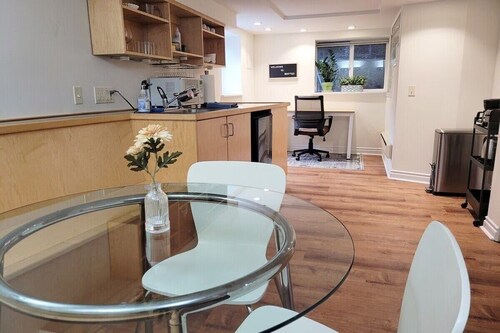 Charming 2-bedroom apartment with AC, WiFi in delightful Shenzhen