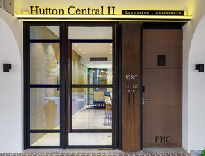 Reception - Hutton Suites Hotel Managed By The Ascott Limited (George Town)