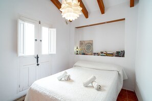 3 chambres, fer et planche à repasser, Wi-Fi gratuit, draps fournis