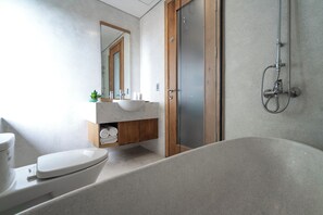 Double Room, Non Smoking, Bathtub | Bathroom - DOMA by HSuites Hotel & Apartment  (Da Nang)