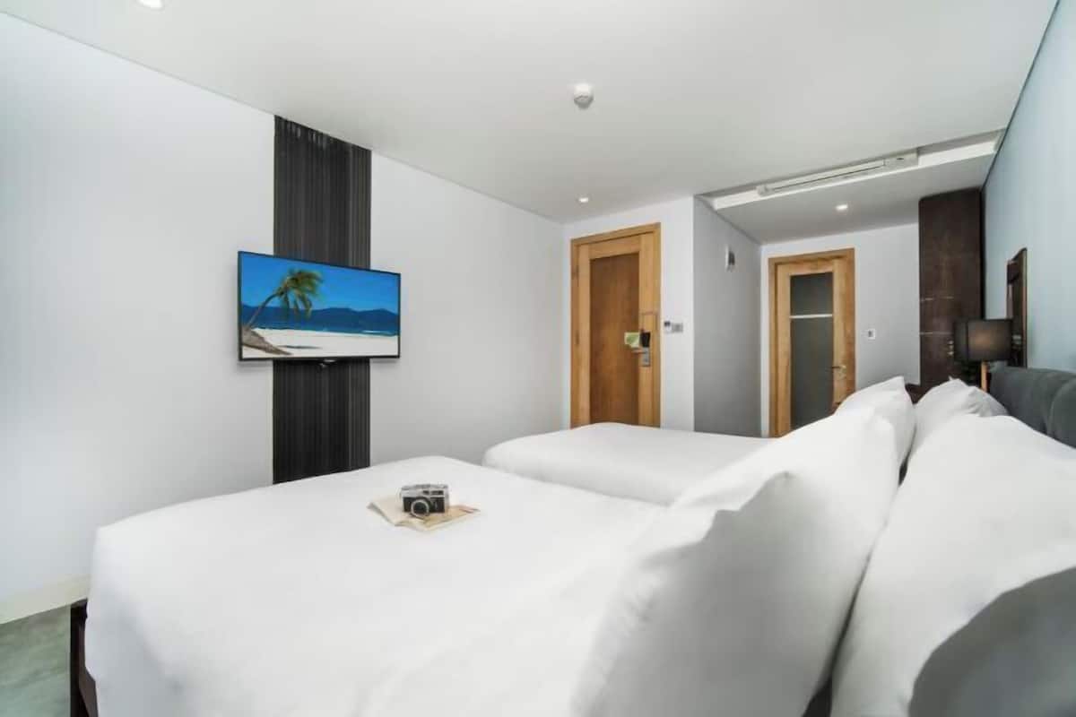 Free WiFi, bed sheets