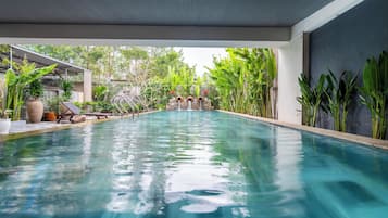 Hồ bơi ngoài trời