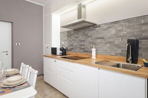Fridge, microwave, stovetop, dishwasher - Porta al Prato Family Home, 3bedroom app, pets allowed, very close to the center (Firenze)