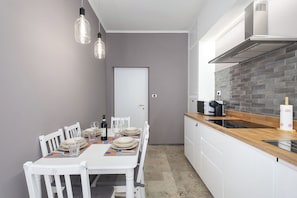 Fridge, microwave, stovetop, dishwasher - Porta al Prato Family Home, 3bedroom app, pets allowed, very close to the center (Firenze)