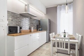 Fridge, microwave, stovetop, dishwasher - Porta al Prato Family Home, 3bedroom app, pets allowed, very close to the center (Firenze)