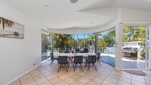 Outdoor dining - Waterfront Oasis by HolidayCo. (CHITTAWAY POINT)