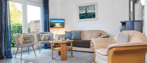 TV, fireplace, books, stereo