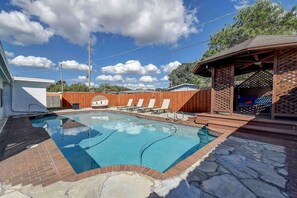 Piscine extérieure, piscine chauffée