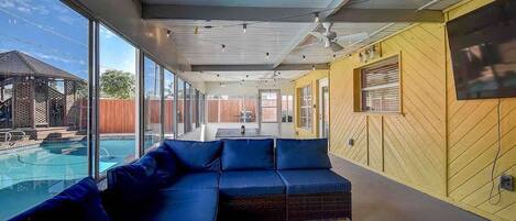 Alberca al aire libre y alberca climatizada