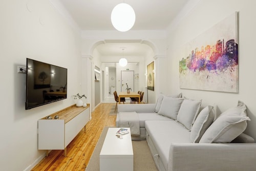 Trentatre, Nilie Hospitality MGMT