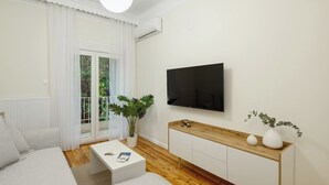 พรีเมียมอพาร์ทเมนท์, 3 ห้องนอน, ระเบียง, วิวสวนสาธารณะ | ทีวี