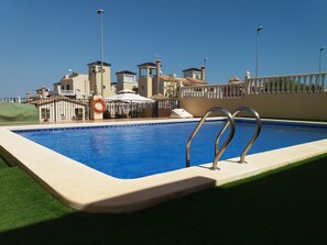 Outdoor pool - Charming Los Almendricos 3-Bedroom Apartment – Steps from the Mediterranean Sea (Orihuela)