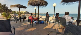 Charming Los Almendricos 3-Bedroom Apartment – Steps from the Mediterranean Sea