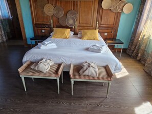 6 chambres, fer et planche à repasser, Wi-Fi, draps fournis