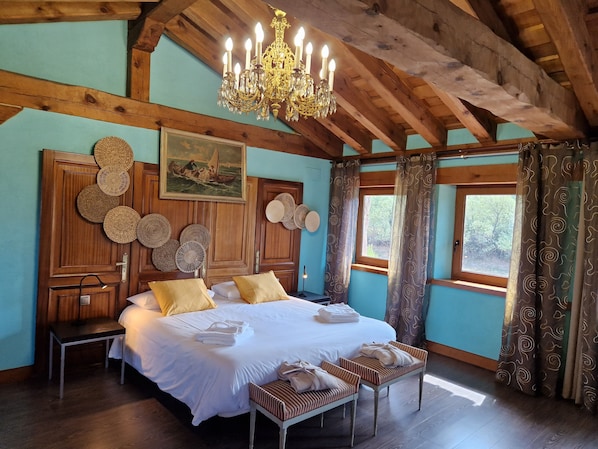 6 habitaciones, tabla de planchar con plancha, wifi y ropa de cama 
