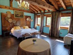 6 chambres, fer et planche à repasser, Wi-Fi, draps fournis
