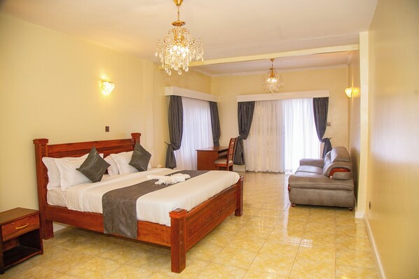 5 室のベッドルーム、デスク、アイロン / アイロン台、WiFi