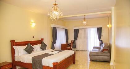 Graff Serenity Homes – Luxury 5-Bedroom Villa with Private Pool and Garden