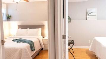 3 bedrooms, desk, iron/ironing board, free WiFi