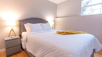 3 bedrooms, desk, iron/ironing board, free WiFi