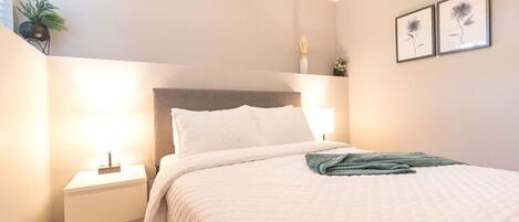 3 bedrooms, desk, iron/ironing board, free WiFi