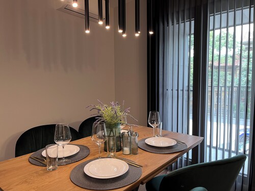 7Mins City Garden and Center+P