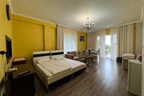 2 chambres, fer et planche à repasser, Wi-Fi, draps fournis