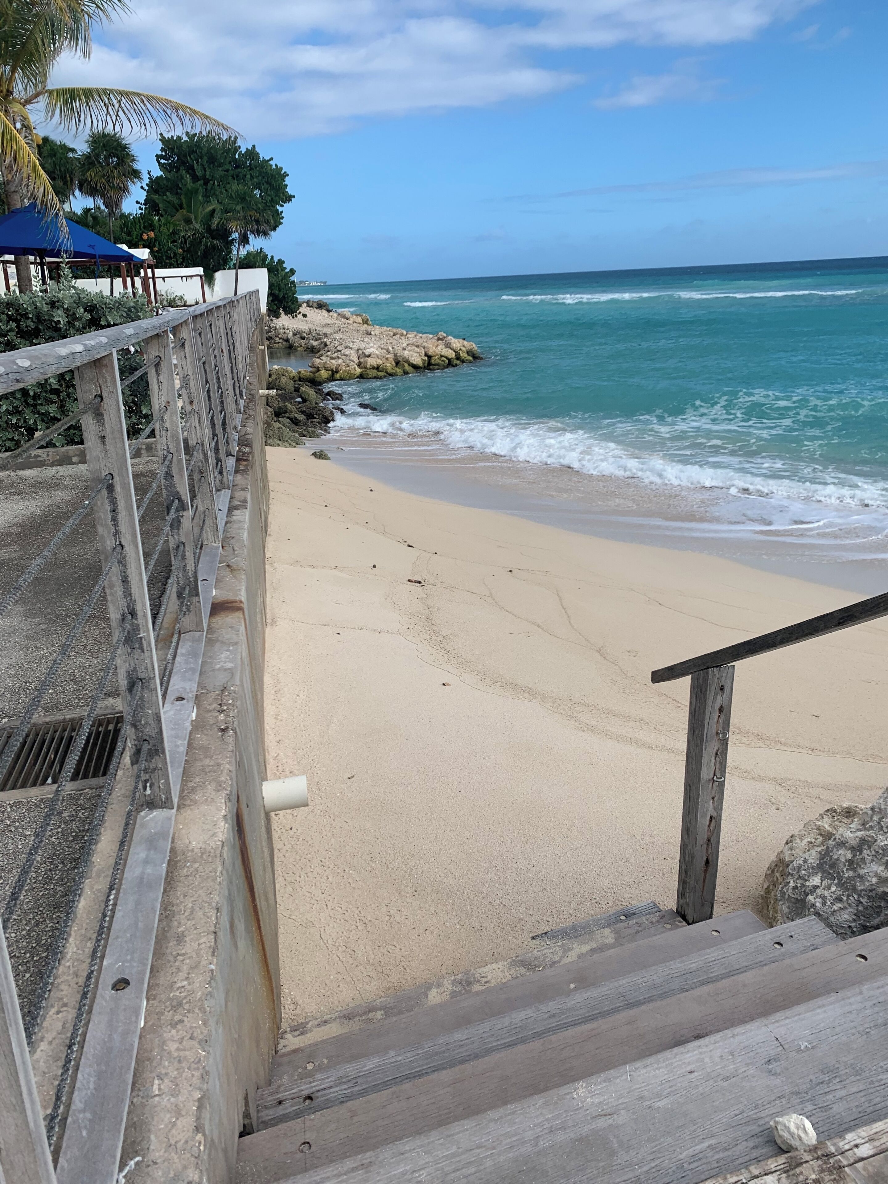 På stranden, liggestole, badehåndklæder