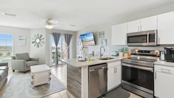 Lägenhet Signature - 1 sovrum - balkong - utsikt mot poolen | Eget kök | Kylskåp, mikrovågsugn, ugn och spishäll