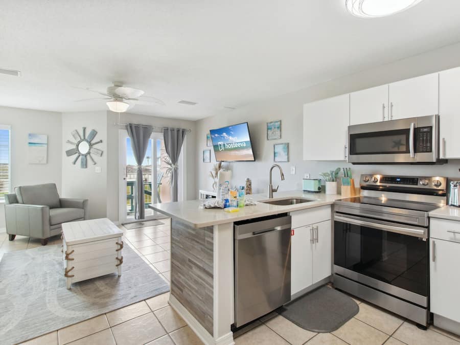 Signature Condo, 1 Bedroom, Balcony, Pool View | Private kitchen | Fridge, microwave, oven, stovetop