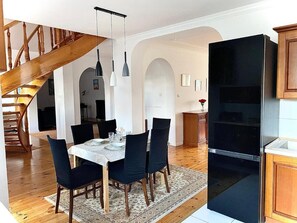 Apartment, 3 Schlafzimmer, Balkon | Esszimmer