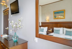 Kamar Triple Standar, balkon, pemandangan laut terbatas | Brankas dan Wi-Fi gratis