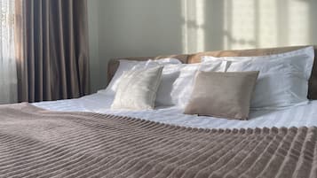 Condo familiar, balcón, vista a la ciudad | Cortinas blackout, tabla de planchar con plancha y wifi gratis