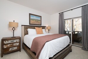 3 bedrooms, iron/ironing board, free WiFi, bed sheets - Condo with Fireplace and Mountain Views! Close to Sun Valley Village! (Sun Valley)