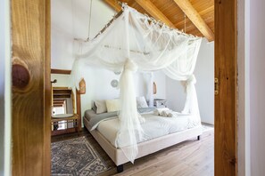 5 bedrooms, iron/ironing board, WiFi, bed sheets - Stone cottage surrounded by greenery (Lombardia)