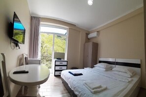3 habitaciones, tabla de planchar con plancha, wifi y ropa de cama