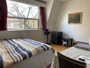 2 عدّة غرف نوم وواي فاي وملاءات أسرّة