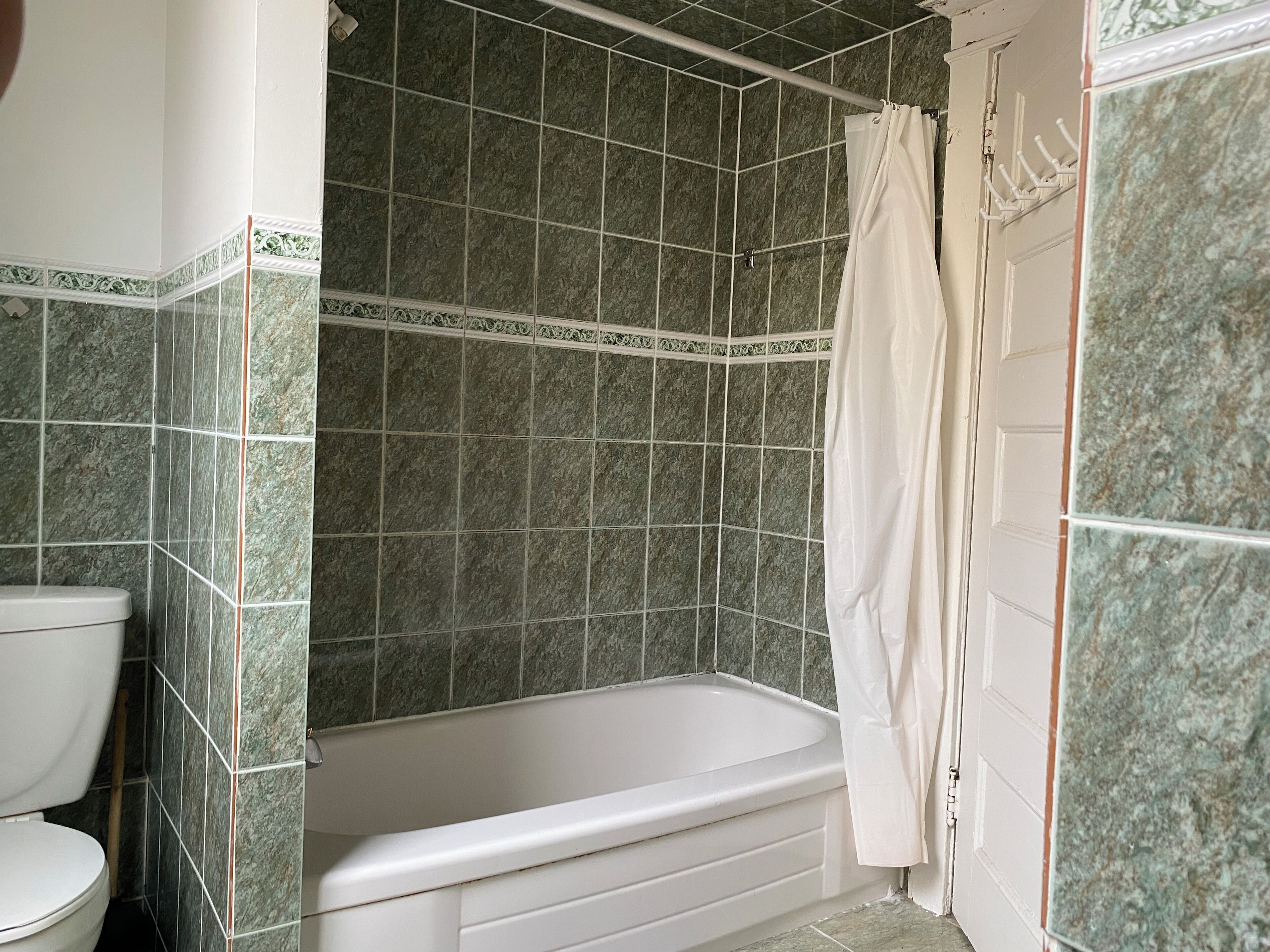 吹风机、毛巾、肥皂、卫生纸