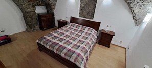 2 habitaciones, cuna de viaje, wifi y ropa de cama 