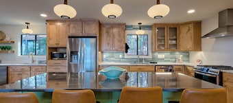 Lakeside Therapy by Chatuge Home Concierge | Lakefront · Dock · Firepit · Ping Pong