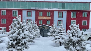 A red building with a sign reading "Snow Life Hotel" and "Snowlife Oyakbasi Restaurant" in front. - Snow Life Hotel Sarıkamış (Sarikamis)