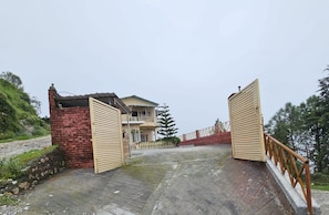 Front of property - HR Windsong Homestay (Dehradun)