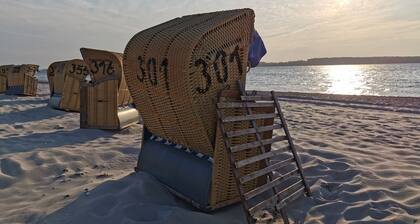 "Experience unforgettable days in the KapitÀnshaus W11 right on the beach!"