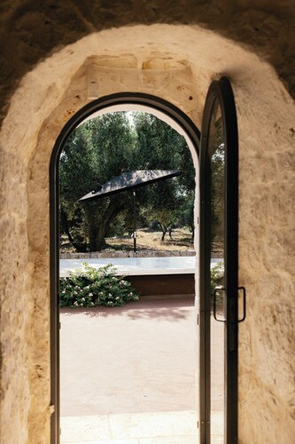 Artful vacation home with pool & trullo in the Apulian countryside, idyllic tranquillity! 