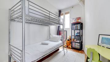 2 slaapkamers, een strijkplank/strijkijzer, gratis wifi, beddengoed