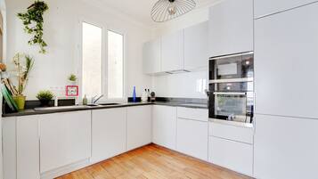 Fridge, microwave, oven, dishwasher