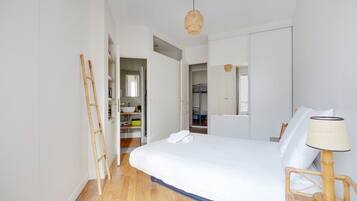 2 bedrooms, iron/ironing board, free WiFi, bed sheets